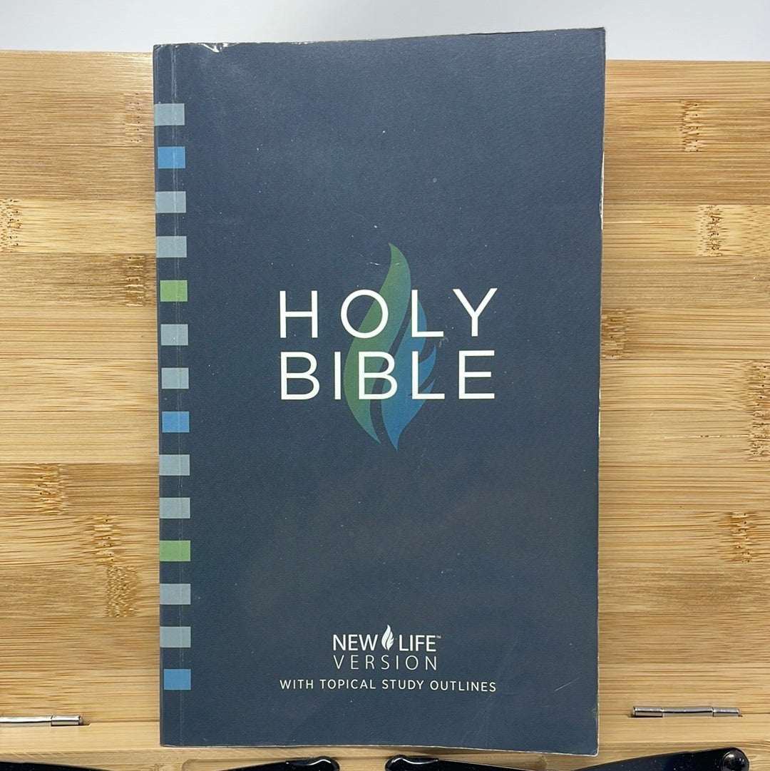 Holy Bible new life version with topical study outlines
